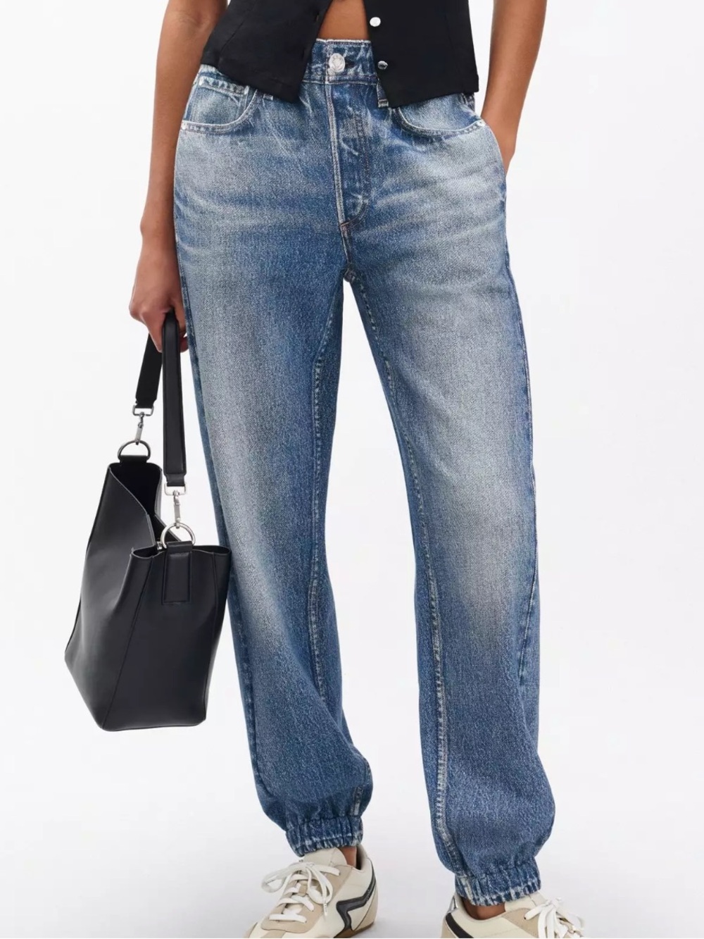 Relaxed Boyfriend Jeans in Light Blue Wash